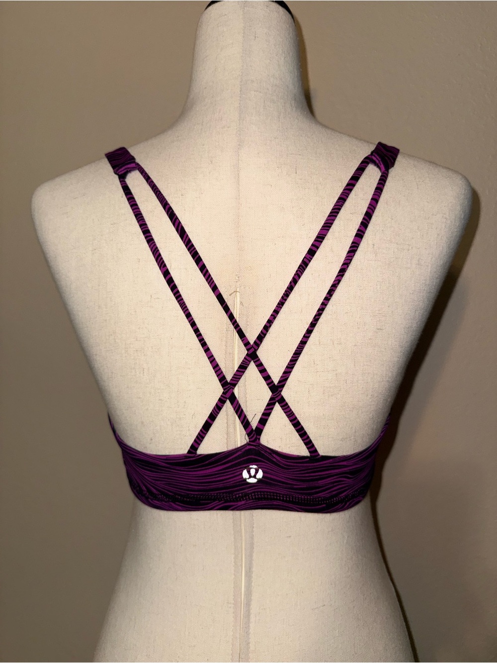 Lululemon sports bra size 6